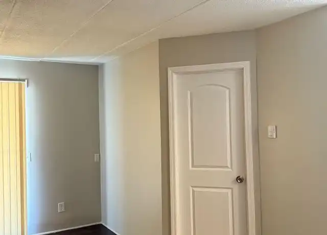 Property at 7604 Reading Rd Unit 105, Cincinnati, OH, 45237, 2 beds, 1 bath, [object Object]