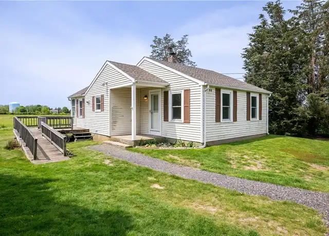 Property at 44 Paquins Ln, Portsmouth, RI, 02871, 2 beds, 1 bath, [object Object]