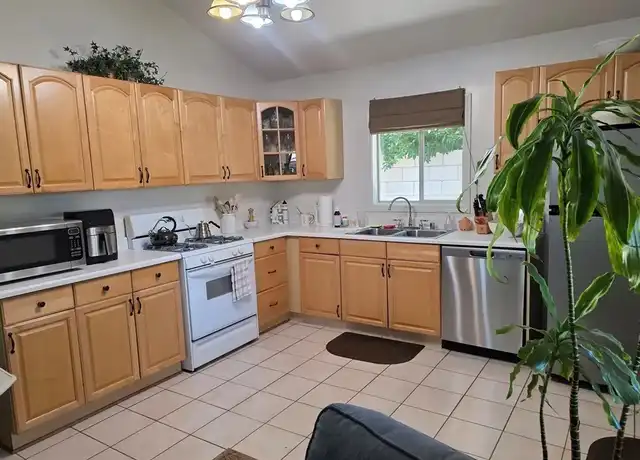 Property at 22965 Oxnard St, Woodland Hills, CA, 91367, 2 beds, 1 bath, [object Object]
