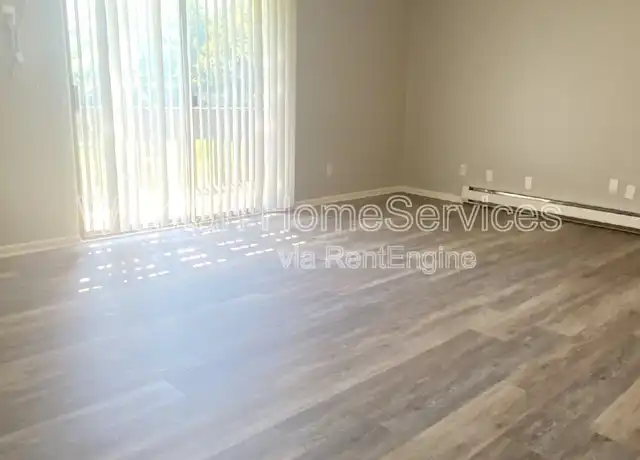 Property at 218 Charleston Blvd Unit 4, Macomb, IL, 61455, 2 beds, 1 bath, [object Object]