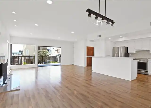 Property at 33 4th St, Hermosa Beach, CA, 90254, 3 beds, 2 baths, [object Object]