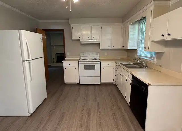 Property at 110 Oakwood Dr, Dickson, TN, 37055, 3 beds, 1.5 baths, [object Object]