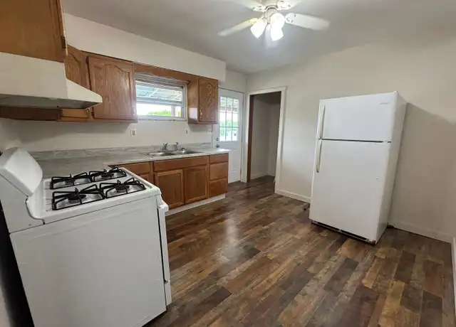 Property at 3528 Roseland Ave, Parkersburg, WV, 26104, 2 beds, 1 bath, [object Object]