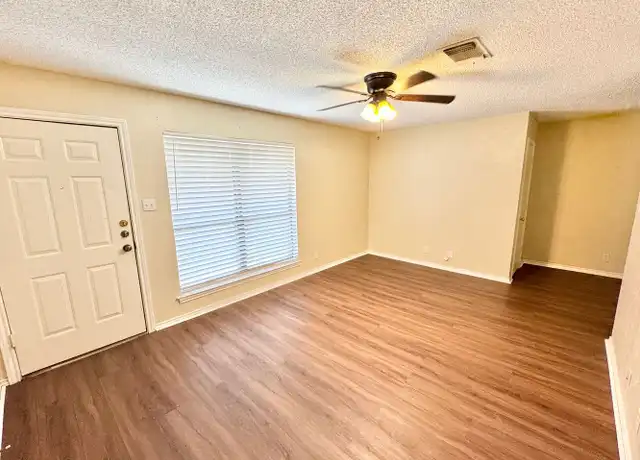 Property at 918 W Chestnut St Unit 203, Denton, TX, 76201, 1 bed, 1 bath, [object Object]