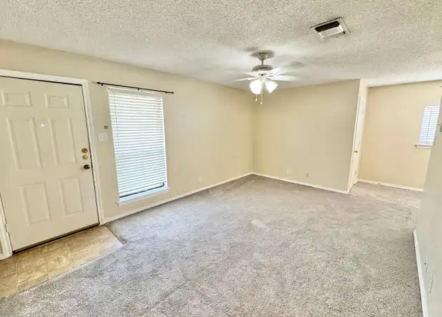 Property at 918 W Chestnut St Unit 203, Denton, TX, 76201, 1 bed, 1 bath, [object Object]