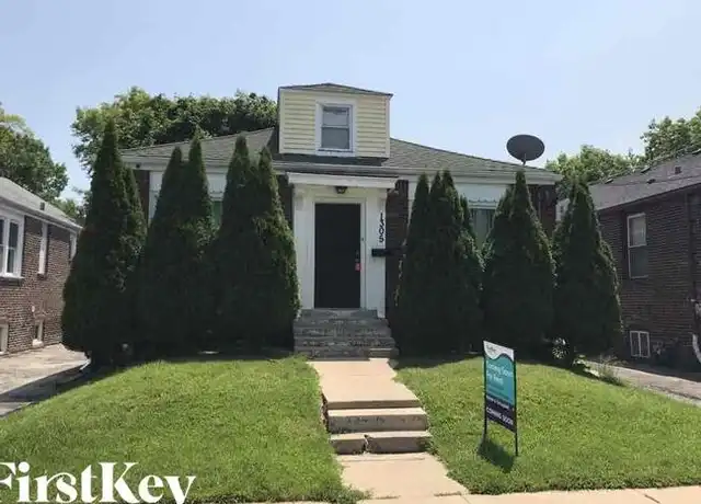 Property at 1305 Paul St, Waukegan, IL, 60085, 4 beds, 2 baths, [object Object]