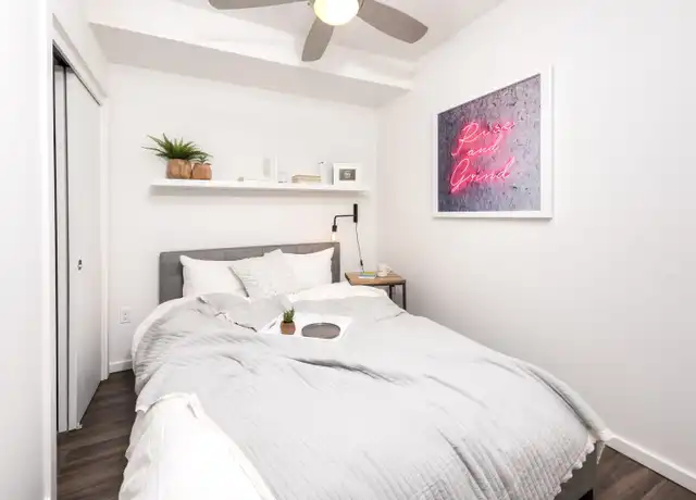 Property at The Hawthorne Apts - 4717 SE Hawthorne Blvd, Portland, OR, 97215, 1 bed, 1 bath, [object Object]