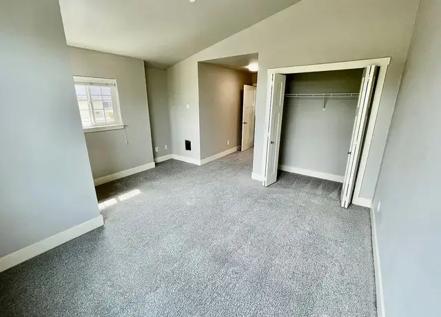 Photo of 30625 SW Willamette Way E, Wilsonville, OR 97070
