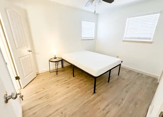 Property at 4605 NW Ozmun Ave, Lawton, OK, 73505, 1 bed, 1 bath, [object Object]