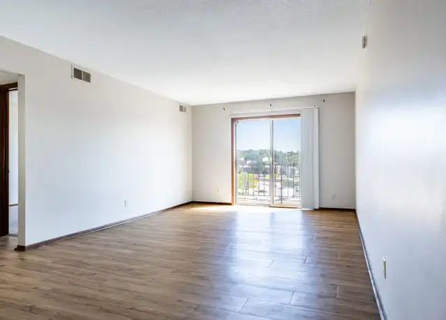 Property at 640 N 46th St #11, Omaha, NE, 68132, 1 bed, 1 bath, [object Object]