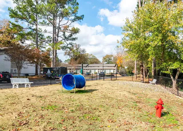 Photo of 1898 Spring Rd SE, Smyrna, GA 30080