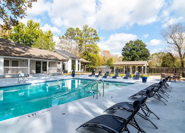 Photo of 1898 Spring Rd SE, Smyrna, GA 30080