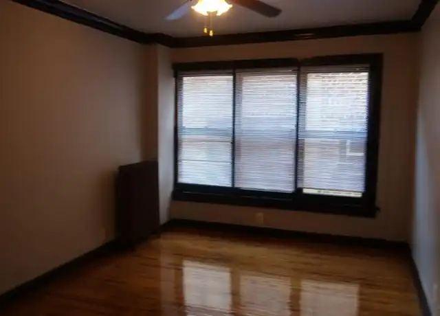 Property at 846 W Montrose Ave, Chicago, IL, 60613, 1 bed, 1 bath, [object Object]