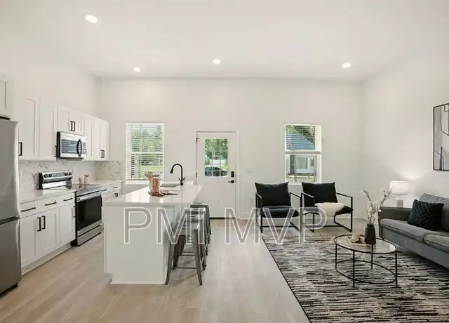 Property at 92 E Innis Ave, Columbus, OH, 43207, 3 beds, 2.5 baths, [object Object]