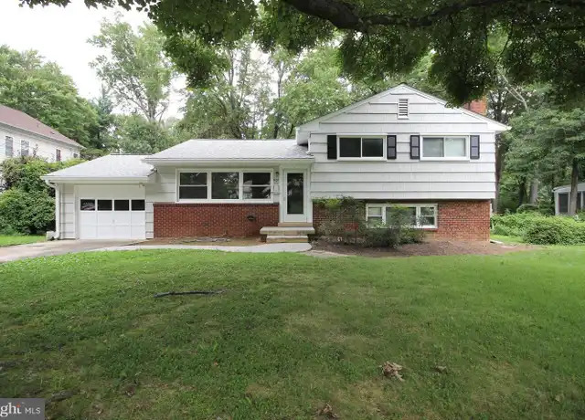 Property at 907 Hillcrest Dr SW, Vienna, VA, 22180, 3 beds, 2 baths, [object Object]