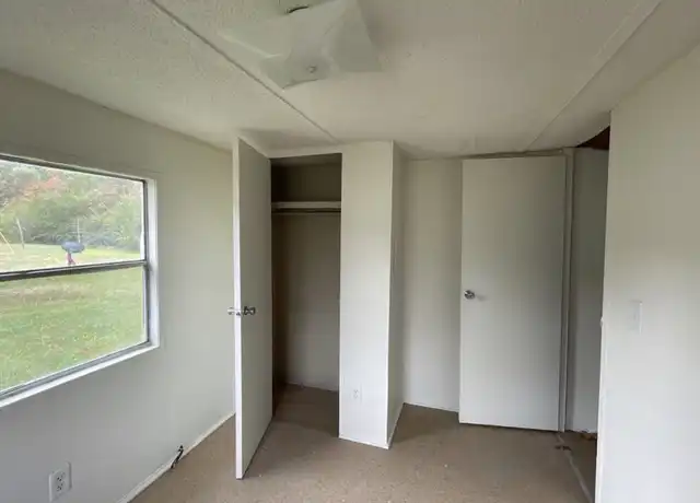 Property at 104 Amanda Dr, Carthage, NC, 28327, 3 beds, 1 bath, [object Object]