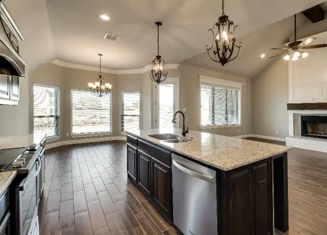Property at 3100 Main St, Granbury, TX, 76049, 4 beds, 2 baths, [object Object]