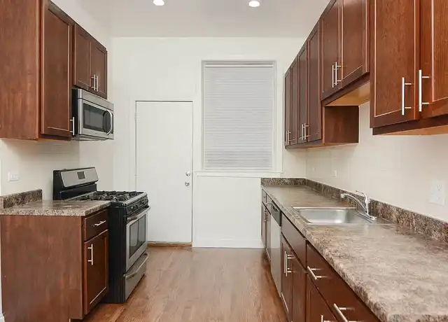 Property at 906 W Montrose Ave Unit 4, Chicago, IL, 60613, 3 beds, 1.5 baths, [object Object]