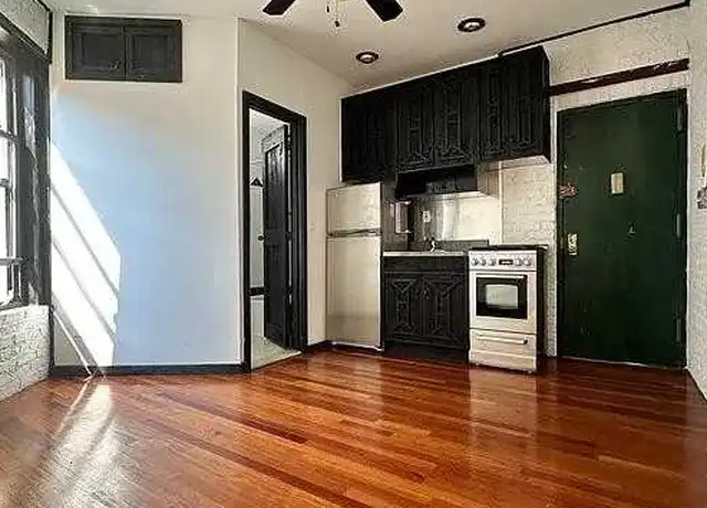 Property at 520 E 14th St Unit 19, New York, NY, 10009, 2 beds, 1 bath, [object Object]