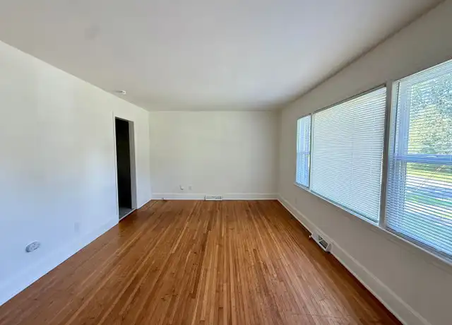 Property at 3715 Fieldcrest Rd, Charlotte, NC, 28217, 3 beds, 1 bath, [object Object]