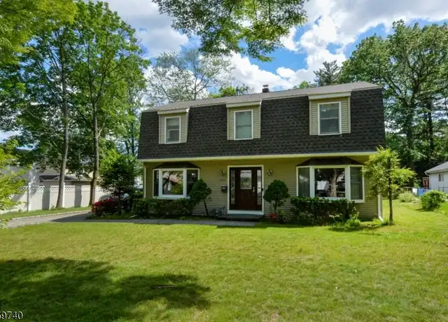 Property at 252 Hillside Ave, Paramus, NJ, 07652, 4 beds, 2 baths, [object Object]
