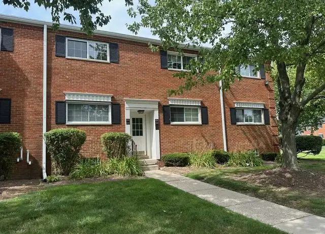 Property at 628 E Fox Hills Dr, Bloomfield Hills, MI, 48304, 2 beds, 2 baths, [object Object]