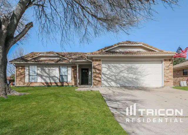 Property at 2816 Meadow Ridge Dr, Fort Worth, TX, 76133, 3 beds, 2 baths, [object Object]