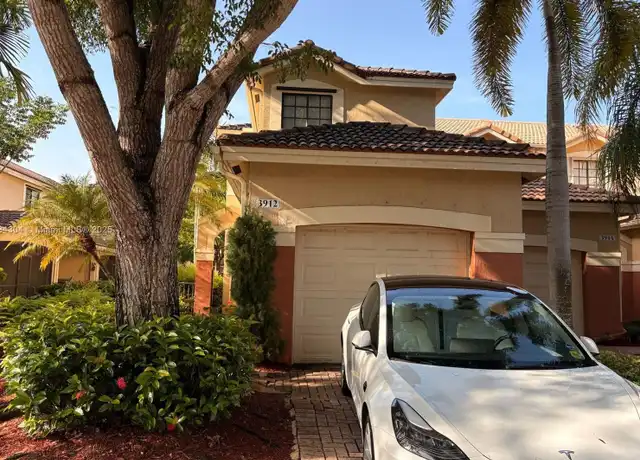 Property at 3912 Tree Top Dr Unit 3912, Weston, FL, 33332, 3 beds, 2.5 baths, [object Object]