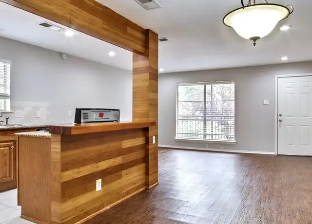 Property at 3901 Hawthorne Ave Unit 204, Dallas, TX, 75219, 1 bed, 1 bath, [object Object]