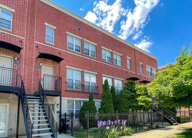 Property at 757 W Evergreen Ave Unit A, Chicago, IL, 60610, 2 beds, 1 bath, [object Object]