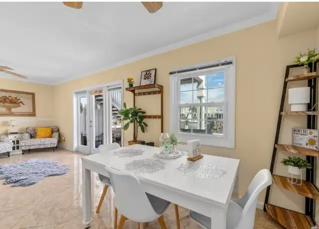 Property at 4770 Beach Dr SE Unit B, Saint Petersburg, FL, 33705, 1 bed, 1 bath, [object Object]