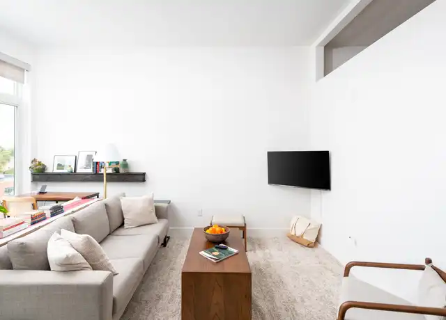 Property at 550 W Juneau Ave Unit 604, Milwaukee, WI, 53212, 1 bed, 1 bath, [object Object]