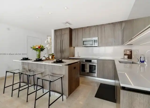 Property at 88 SW 7th St #3410, Miami, FL, 33130, 2 beds, 2 baths, [object Object]