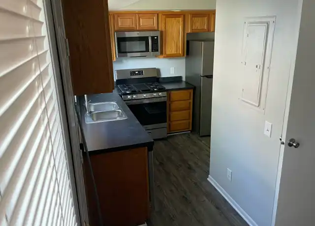 Property at 1010 W Edgewood Blvd Unit 1124-4, Lansing, MI, 48911, 2 beds, 1.5 baths, [object Object]