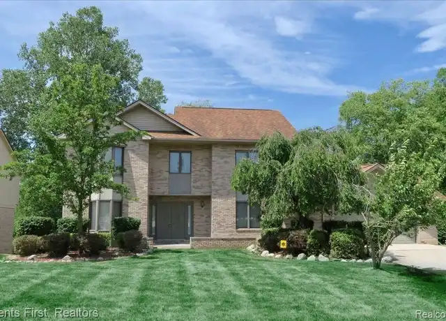 Property at 7233 Oakwood Dr, West Bloomfield, MI, 48322, 4 beds, 2.5 baths, [object Object]
