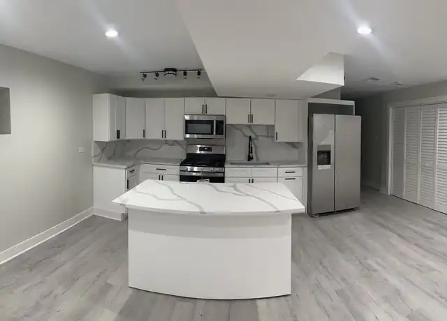 Property at 2933 W Lexington St Unit 1, Chicago, IL, 60612, 2 beds, 1 bath, [object Object]