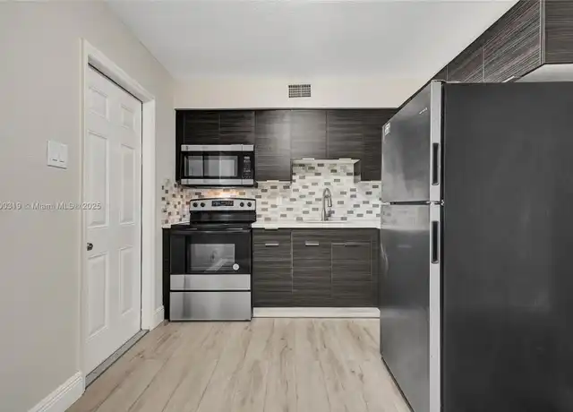 Property at 429 NW 9th Ave Unit 3, Fort Lauderdale, FL, 33311, 2 beds, 1 bath, [object Object]