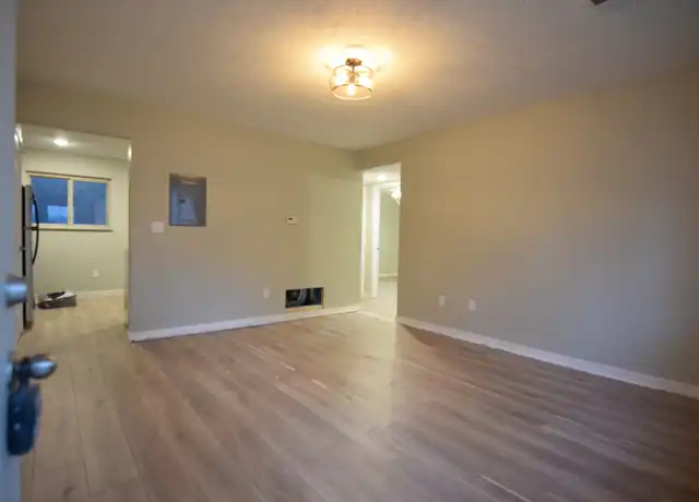 Property at 1296 Courtland Ave Unit A, Columbus, OH, 43201, 2 beds, 1 bath, [object Object]