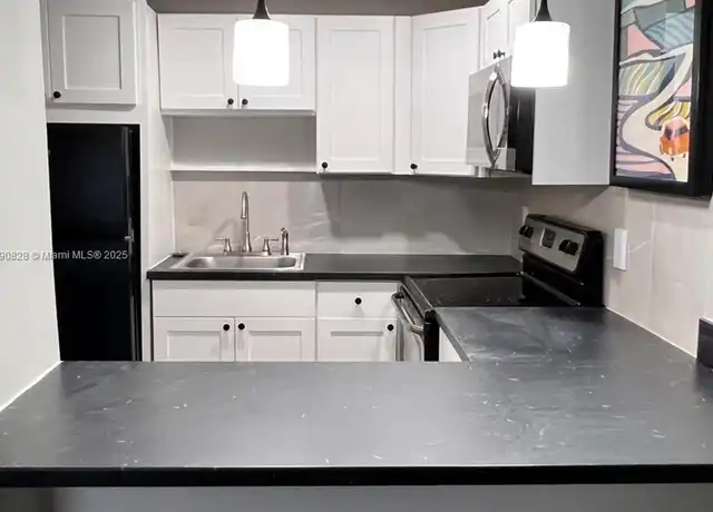 Property at 301 NW 177th St #106, Miami, FL, 33169, 1 bed, 1 bath, [object Object]