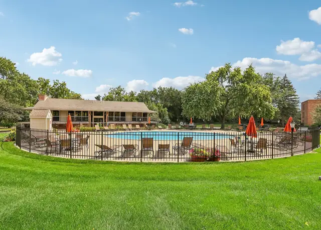 Photo of 9993 W North Ave, Wauwatosa, WI 53226
