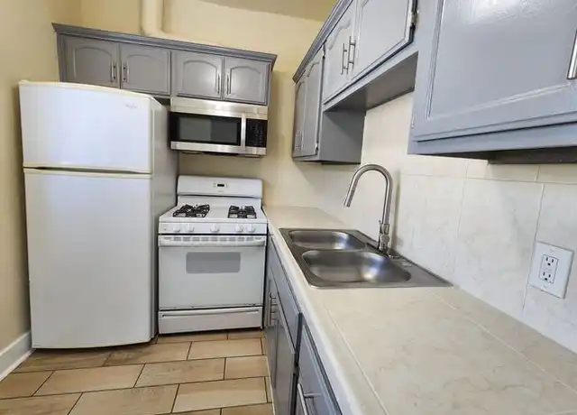 Property at 824 Maine Ave Unit 11, Long Beach, CA, 90813, 2 beds, 1 bath, [object Object]