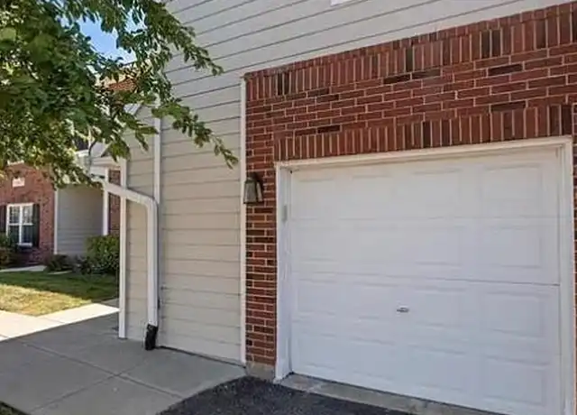 Property at 11619 Tomahawk Creek Pkwy Unit L, Leawood, KS, 66211, 2 beds, 1 bath, [object Object]