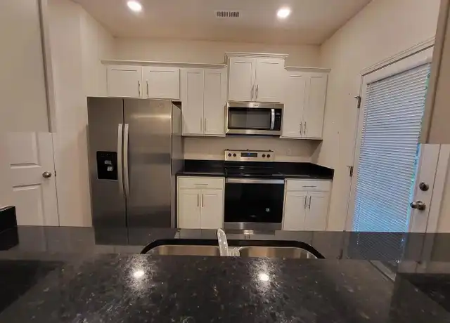 Property at 6103 Guildford Hill Ln, Charlotte, NC, 28215, 1 bed, 1 bath, [object Object]