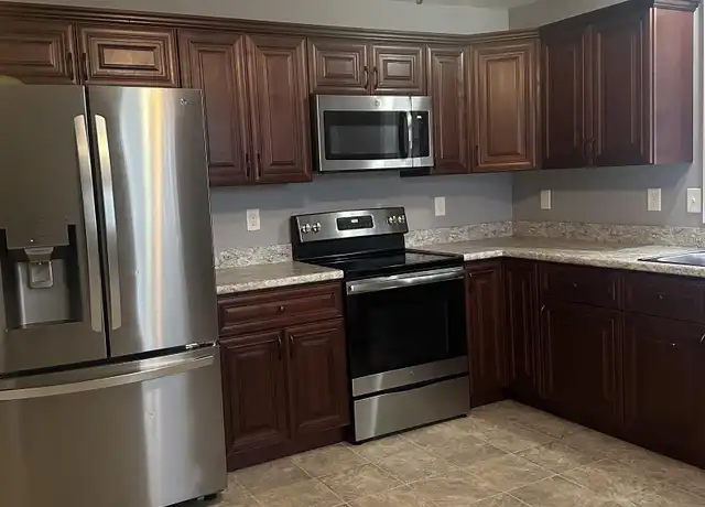 Property at 56 Exeter Ave Unit 2, Manchester, NH, 03103, 3 beds, 1 bath, [object Object]