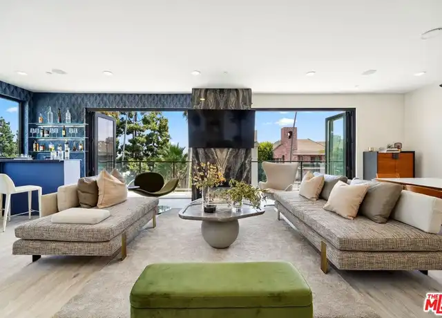 Property at 137 N Doheny Dr Unit 4, Los Angeles, CA, 90048, 4 beds, 4 baths, [object Object]