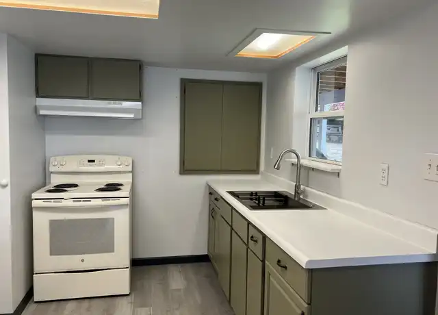 Property at 21304 3rd Ave S Unit A, Des Moines, WA, 98198, 1 bed, 1 bath, [object Object]