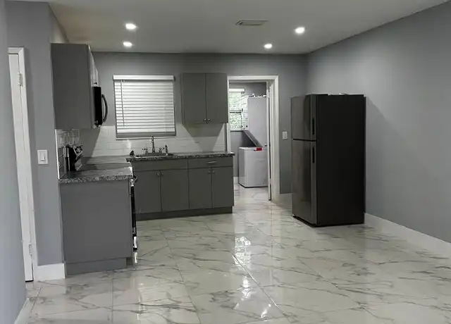 Property at 810 NW 40th St Unit 3, Oakland Park, FL, 33309, 1 bed, 1 bath, [object Object]