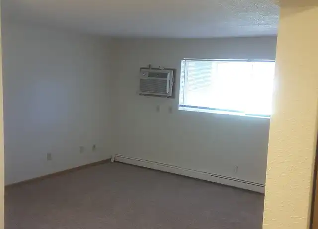 Property at 250 21st St NW Unit 05, Owatonna, MN, 55060, 2 beds, 1 bath, [object Object]