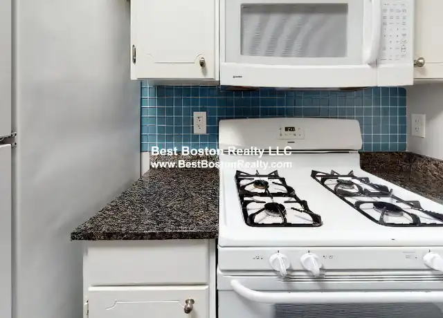 Property at 6 Greenbriar Dr, North Reading, MA, 01864, 2 beds, 1 bath, [object Object]