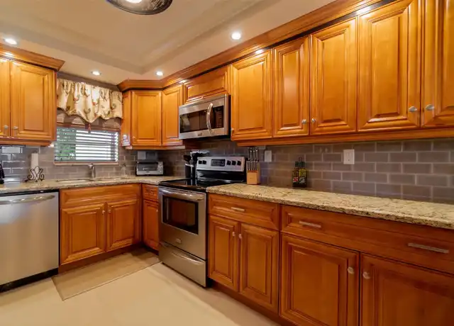 Property at 820 S Hollybrook Dr #209, Pembroke Pines, FL, 33025, 2 beds, 2 baths, [object Object]